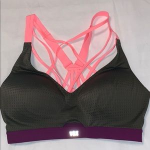 New, NO TAGS. VSX sports Bra. 32D